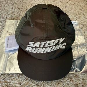 Satisfy FliteSilk running cap in khaki color